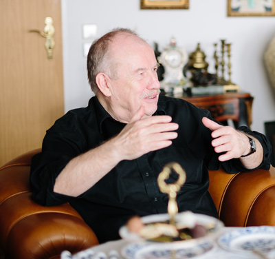 Children book illustrator Klaus Ensikat at his home in Berlin. Photo by Tetjana Lux exclusive for the book of Natalie Ratkovski Talk with the artist